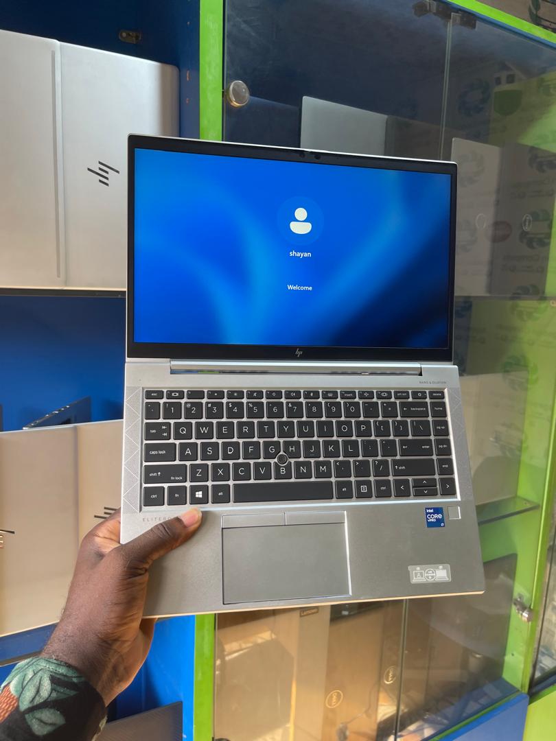 Hp elitebook 840 g8 core i5 16gb 256SSD