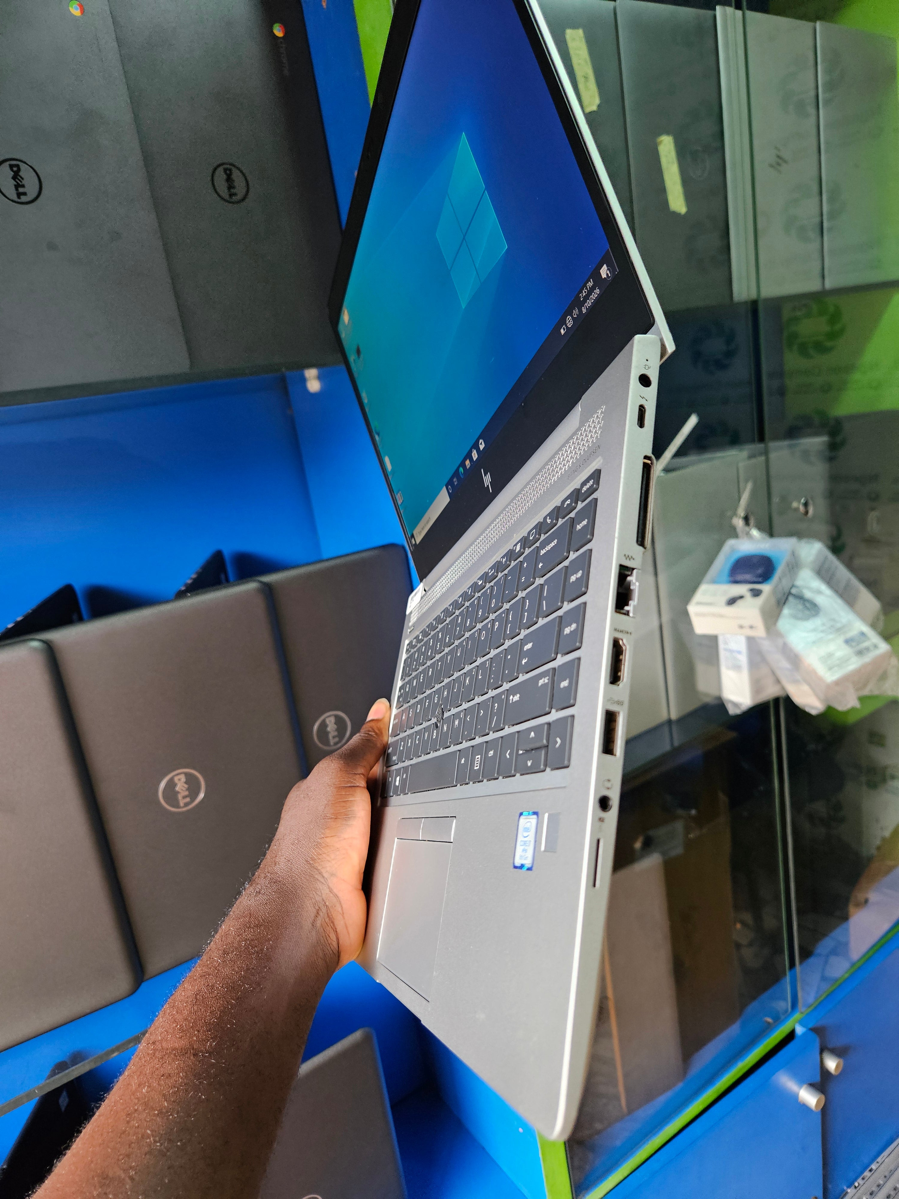Hp elitebook 840 g6 core i7 8gb RAM 256SSD 8th gen
