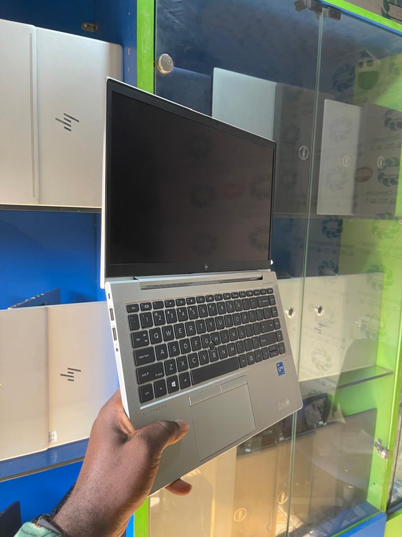 Hp elitebook 840 g8 core i5 16gb 256SSD