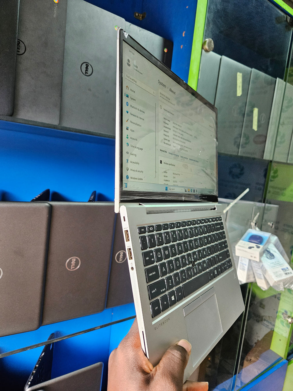 Hp elitebook 845 g8 Ryzen 7 pro 8gb 256SSD touch screen and finger print