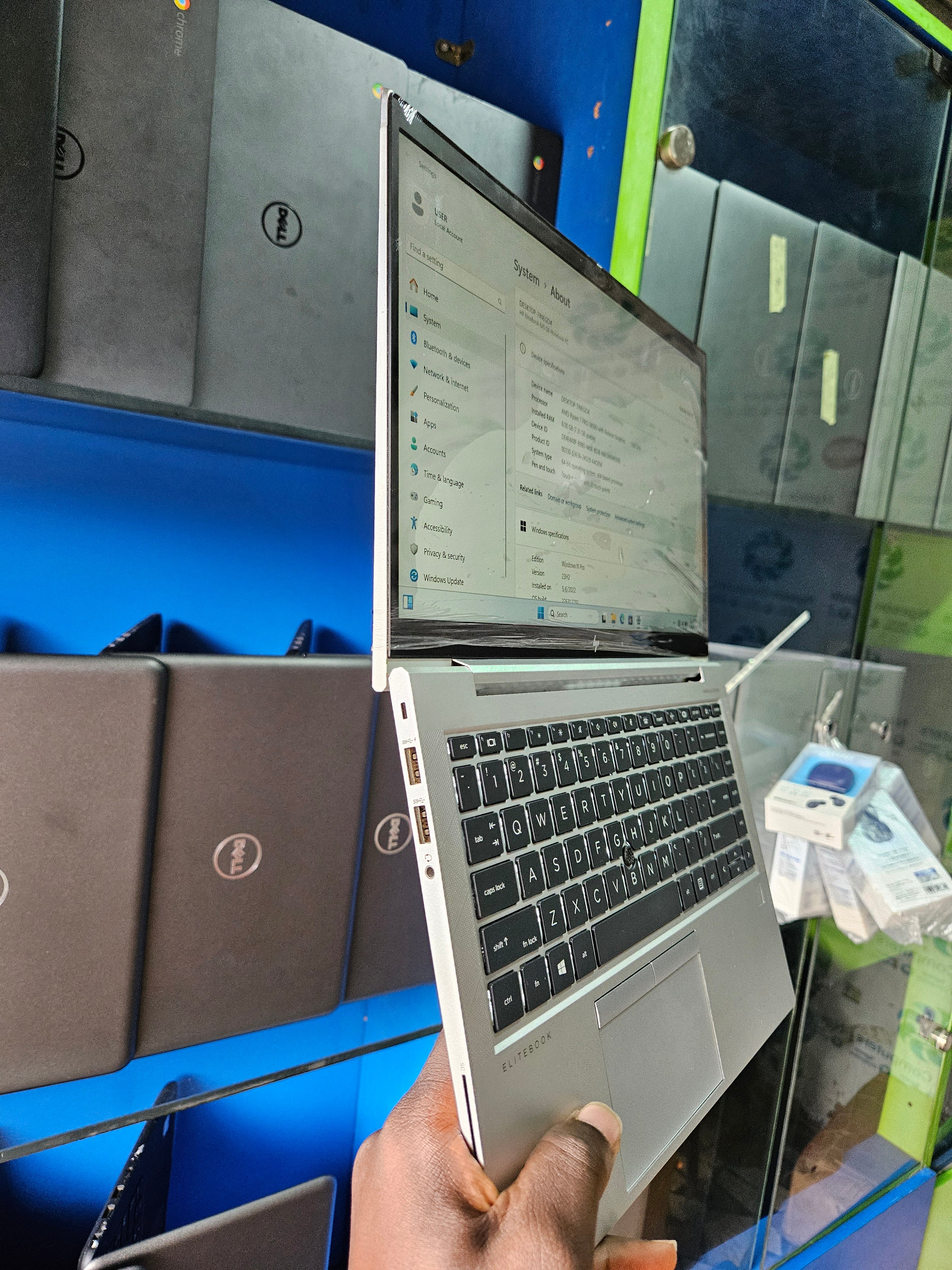 Hp elitebook 845 g8 Ryzen 7 pro 8gb 256SSD touch screen and finger print
